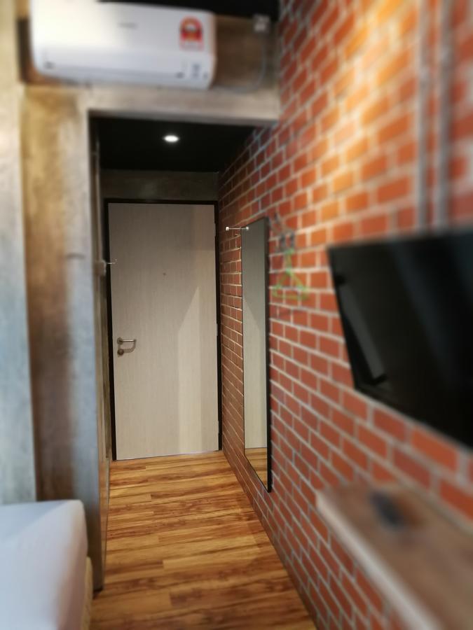 The Rise Room Kuala Terengganu Exterior foto A corridor in a house