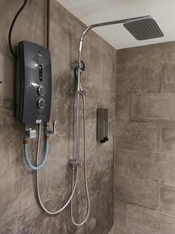 The Rise Room Kuala Terengganu Exterior foto A shower with a shower heater